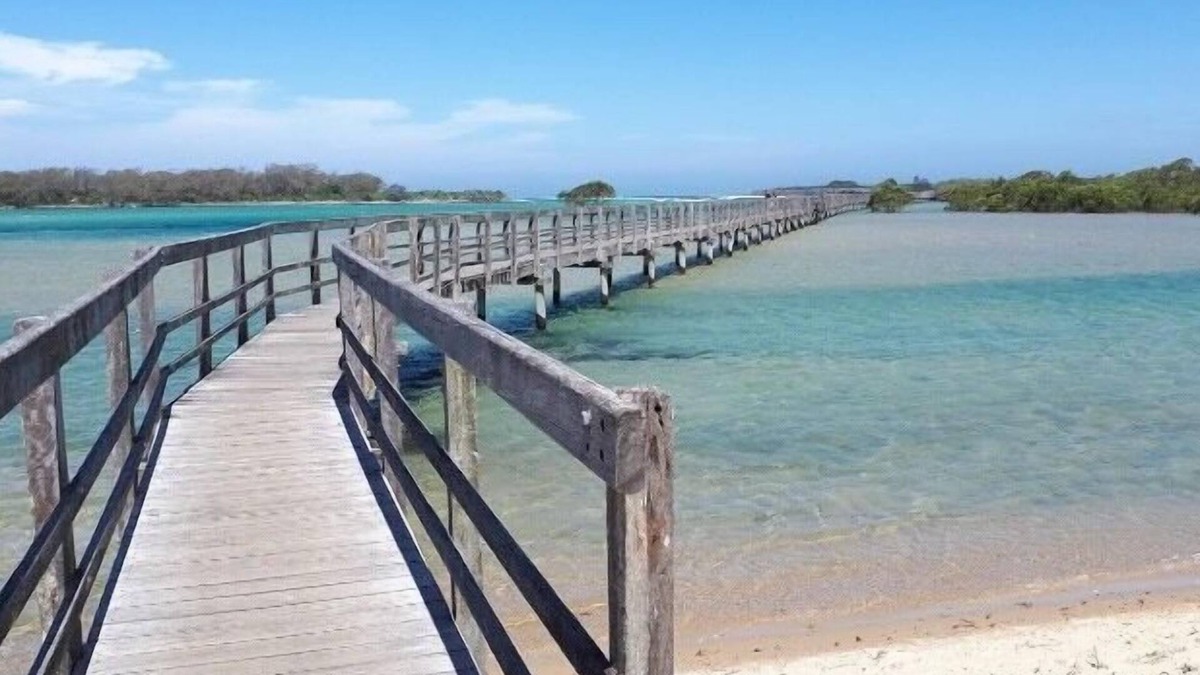 Korora Villa | Coffs Harbour beach side Villa Korora. Long term bookings available