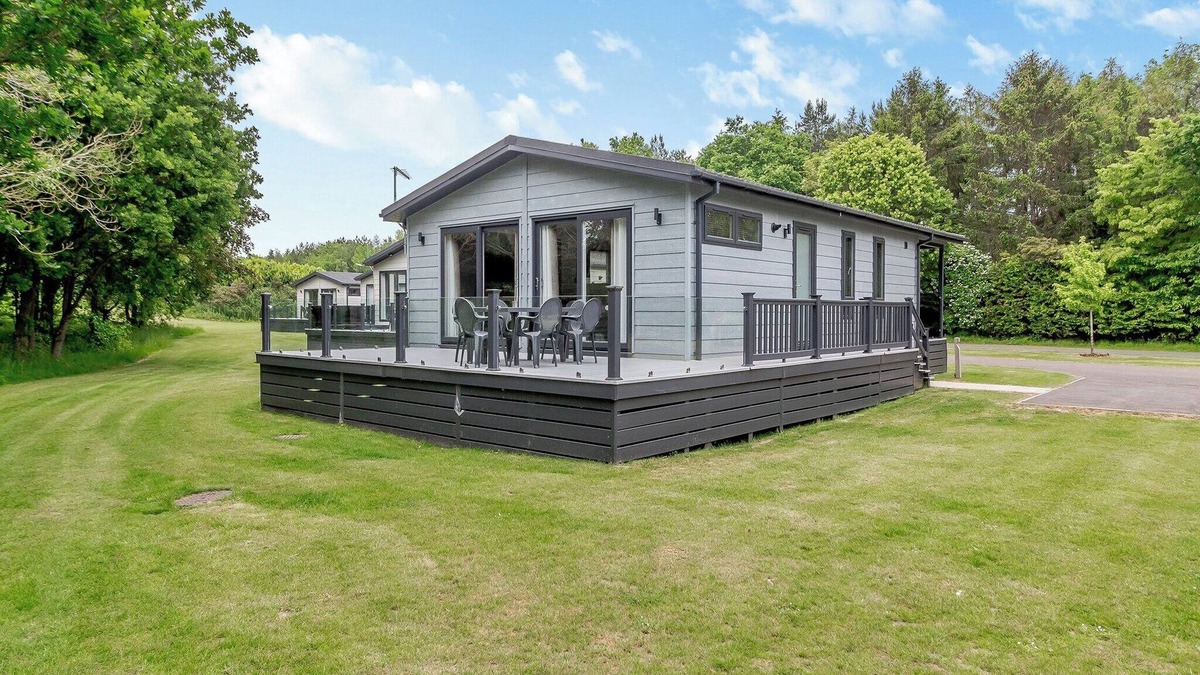 Earls Colne Ski Chalet | Coggeshall Lodge Pet