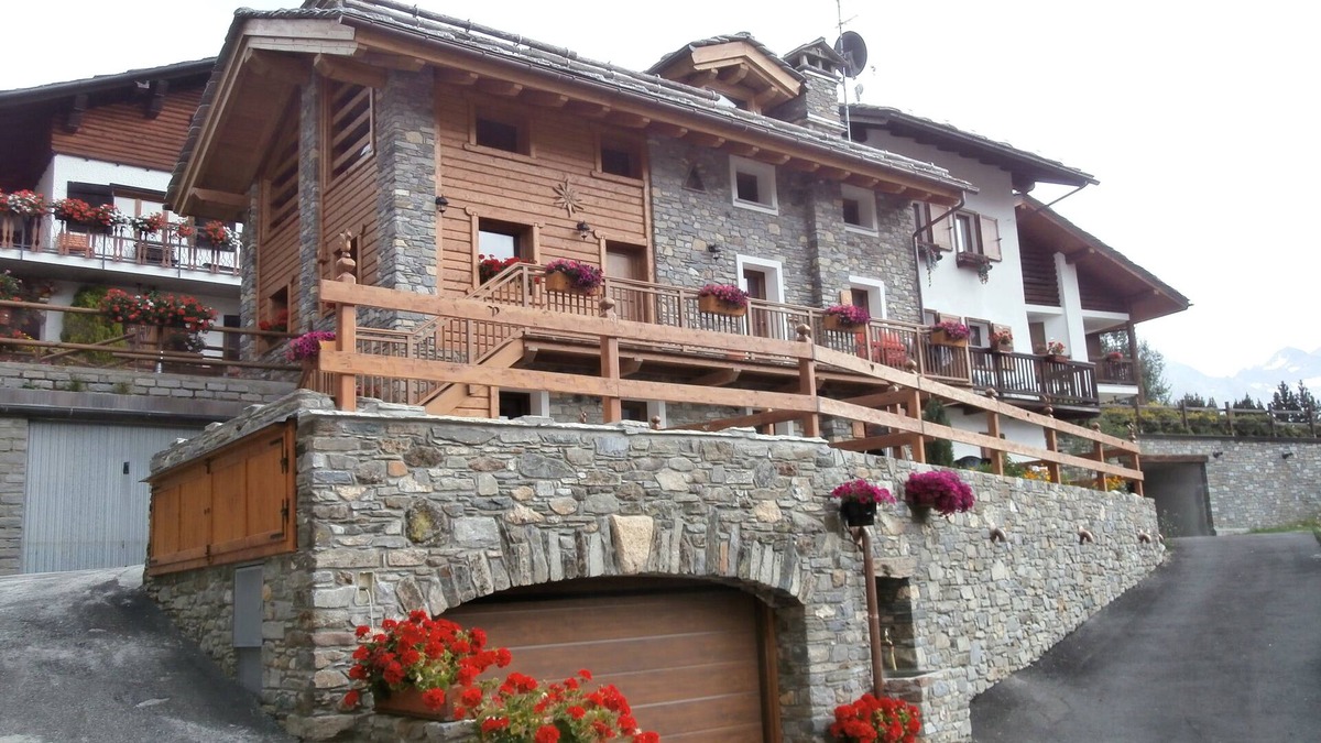 Gimillan Apartment | Cogne - Les petites fleurs of Gran Paradiso - Free Wi-Fi