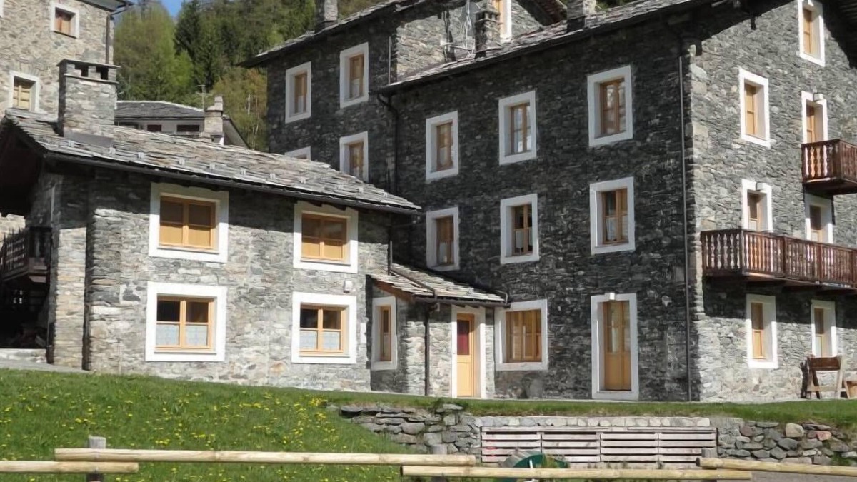 Cogne Apartment | CognePrestigious apartment opposite the meadows of St. Orso