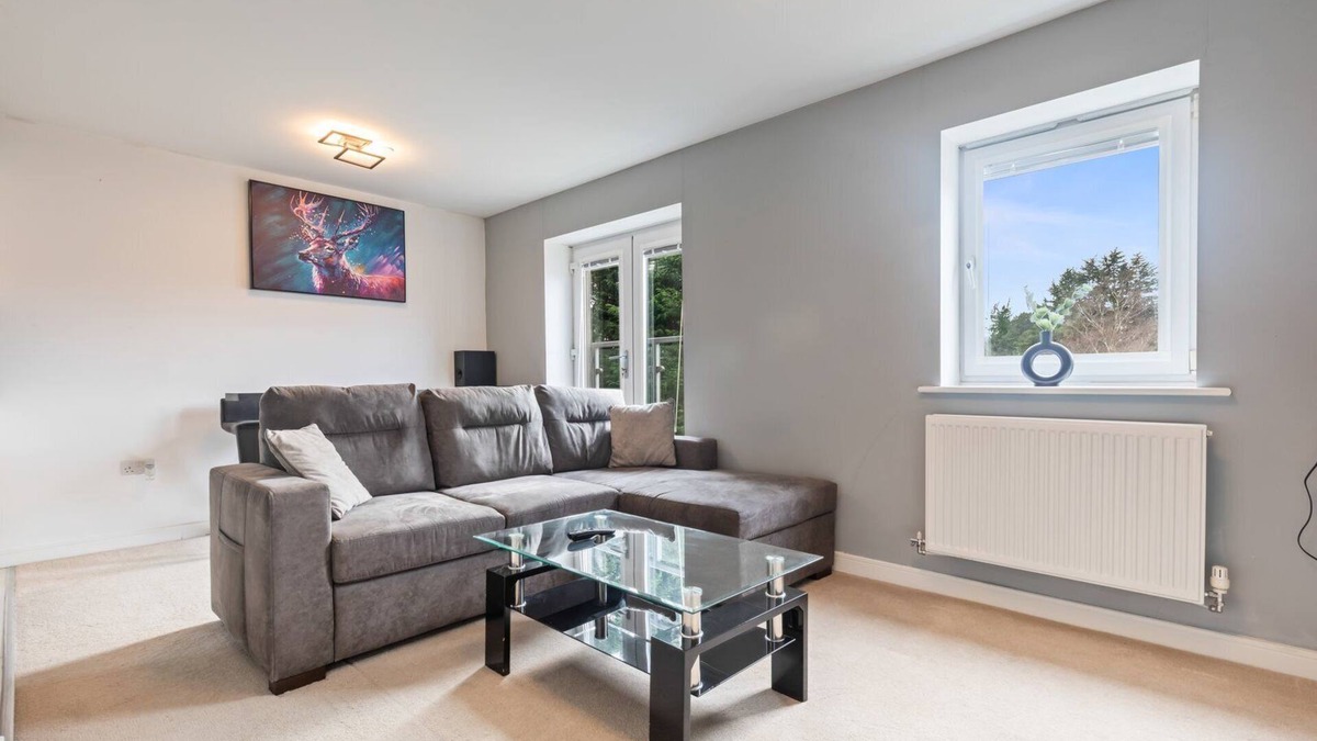 Sutton Coldfield Apartment | Cohost Partners Charming 2BR in Four Oaks