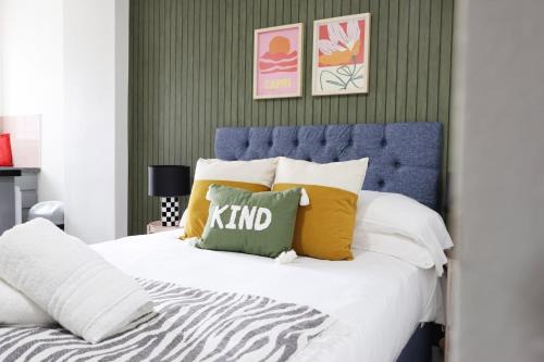 Penylan Apartment | Cohost Partners | Smart TV | 5 Min City | Parking