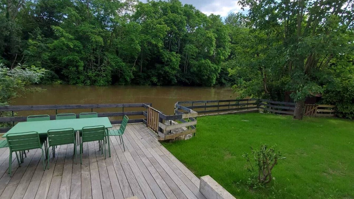 Montigny-sur-Loing House | Coin de Paradis Entièrement Rénovée en Bord de Rivière et ses 20 Mètres de Berge