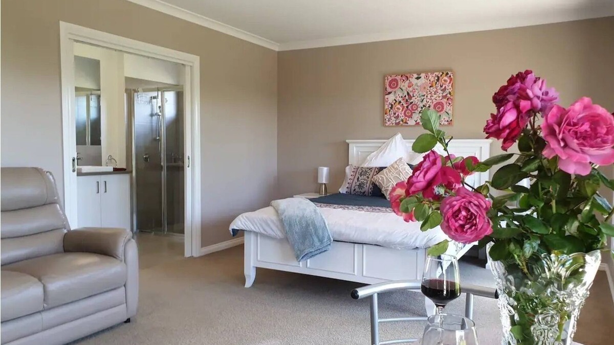 Elliminyt Apartment | Colac to Coast Couples Retreat