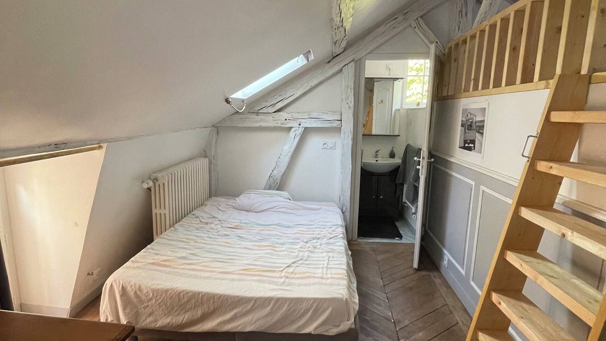 Saint-Georges-du-Bois Bed & Breakfast | Colas guest rooms with swimming pool for rent Le Mans/Circuit 24 H