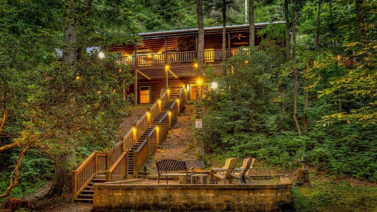 Blue Ridge Cabin | Colby's Cabin- Pet Friendly | Creek Access | Screened Porch
