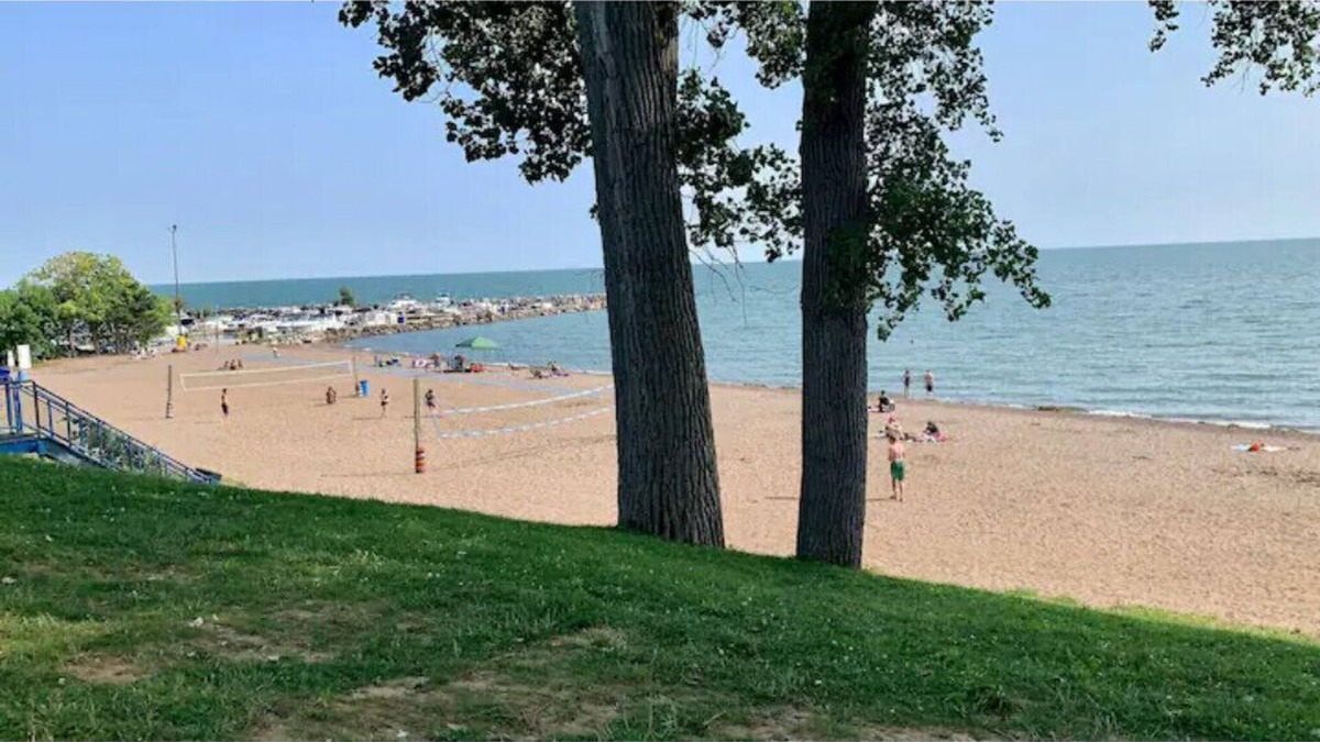 Colchester House | Colchester Harbour - Lake Erie