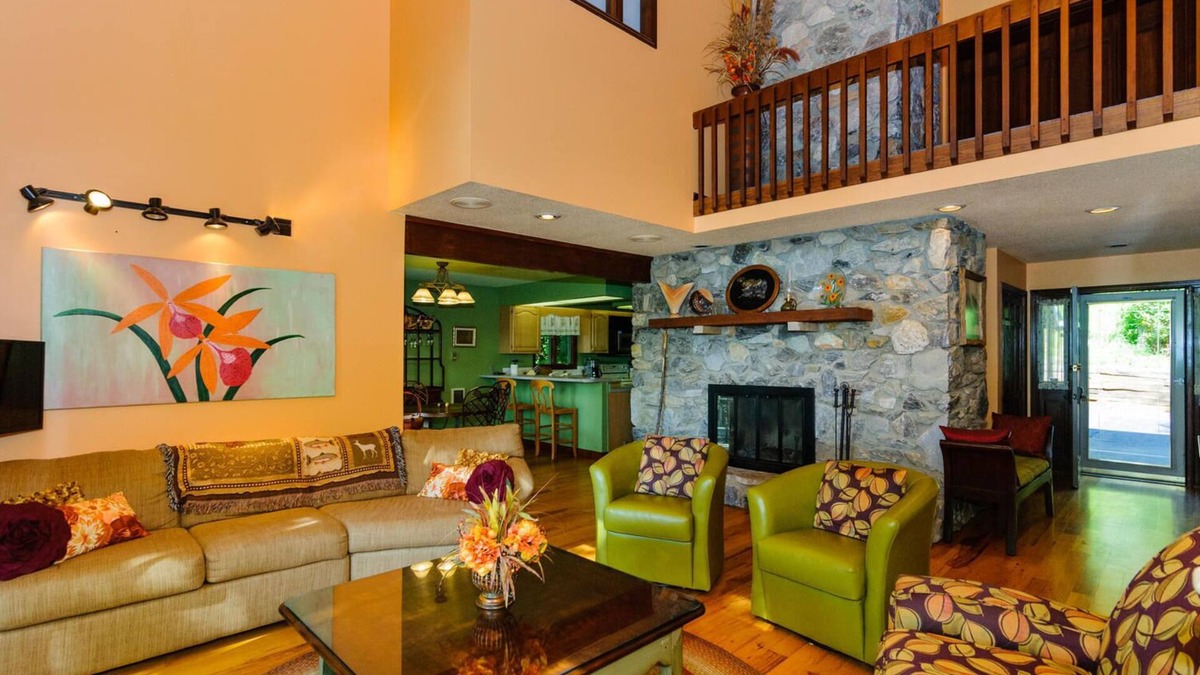 Fletcher House | Cold Moose Cabin- 20 Min. to Asheville, EV Charger, Mountain views from 3 decks