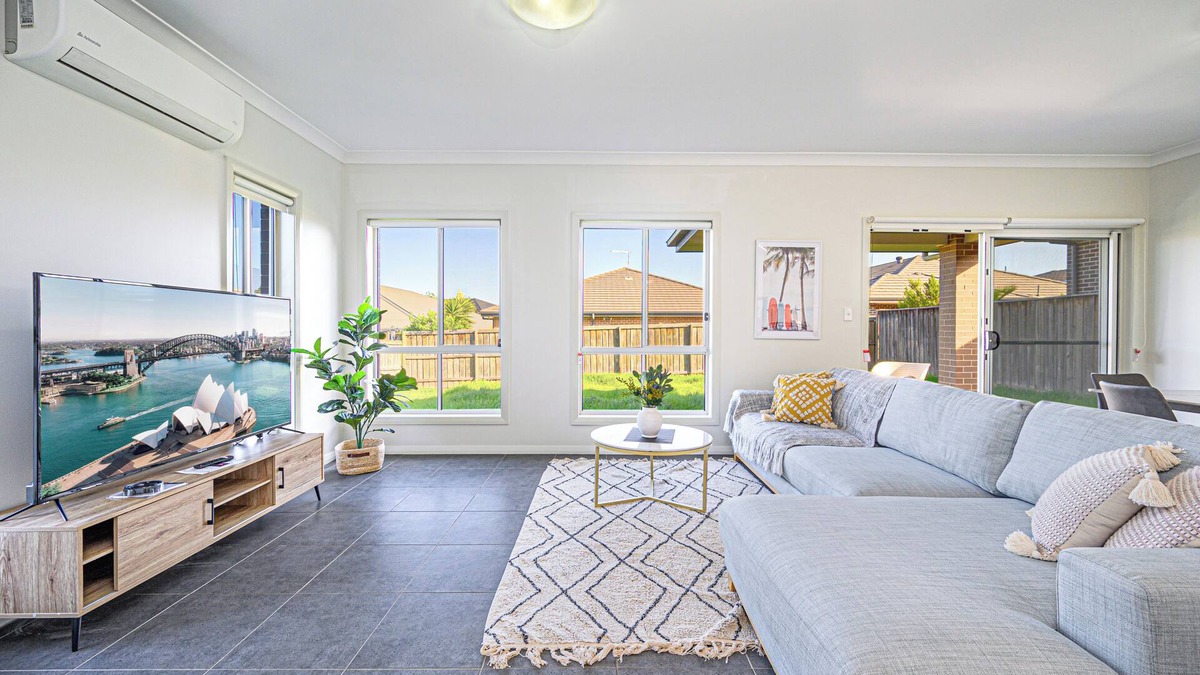 Colebee House | Colebee Modern 4BR House Spacious & Close to Park