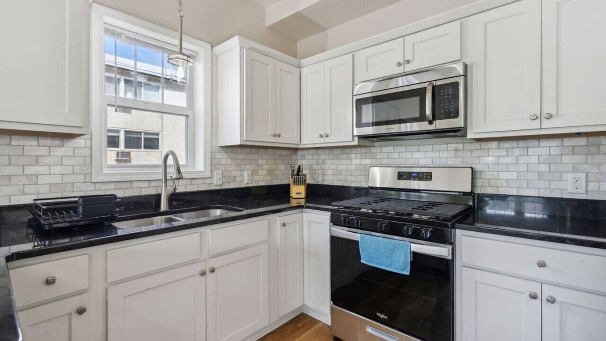 East Isles House | Colfax Flat 5BR 3.5BA Apartment near Uptown
