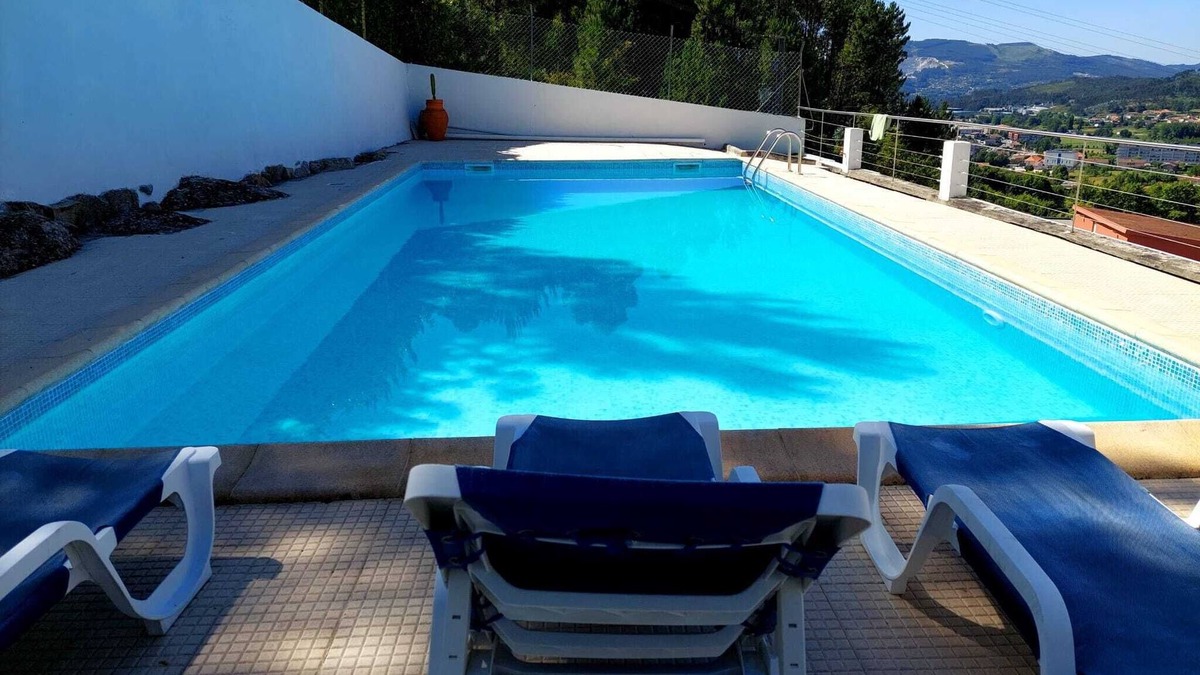 Nossa Senhora do Amparo House | Colina de Picoutos- Casa com Piscina no centro da Póvoa de Lanhoso