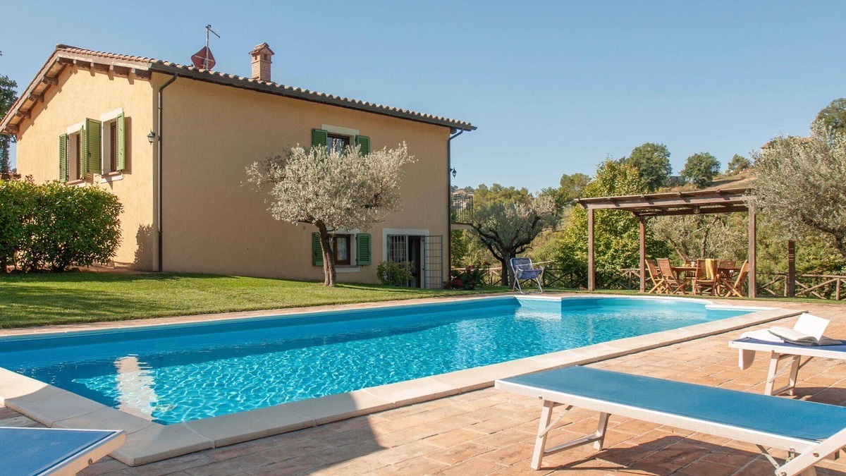 Gualdo Cattaneo Villa | Colle Arponi, modern holiday home, private with pool