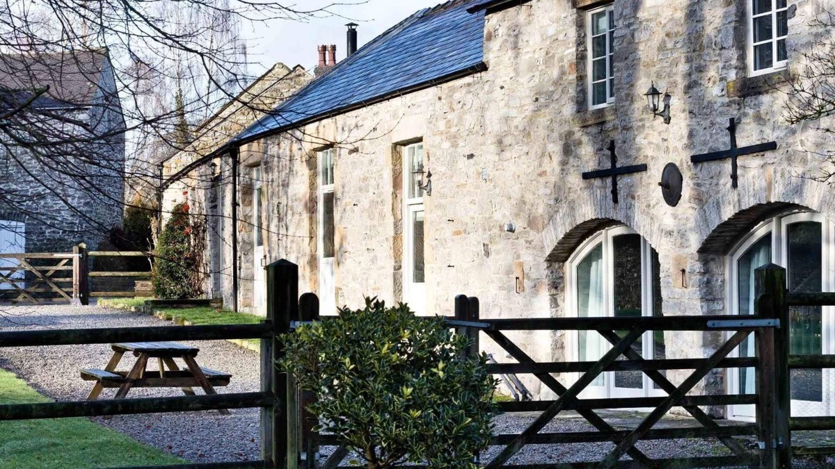 Great Longstone House | Collection of 4 charming barns offering group accommodation for 16, close to Bakewell