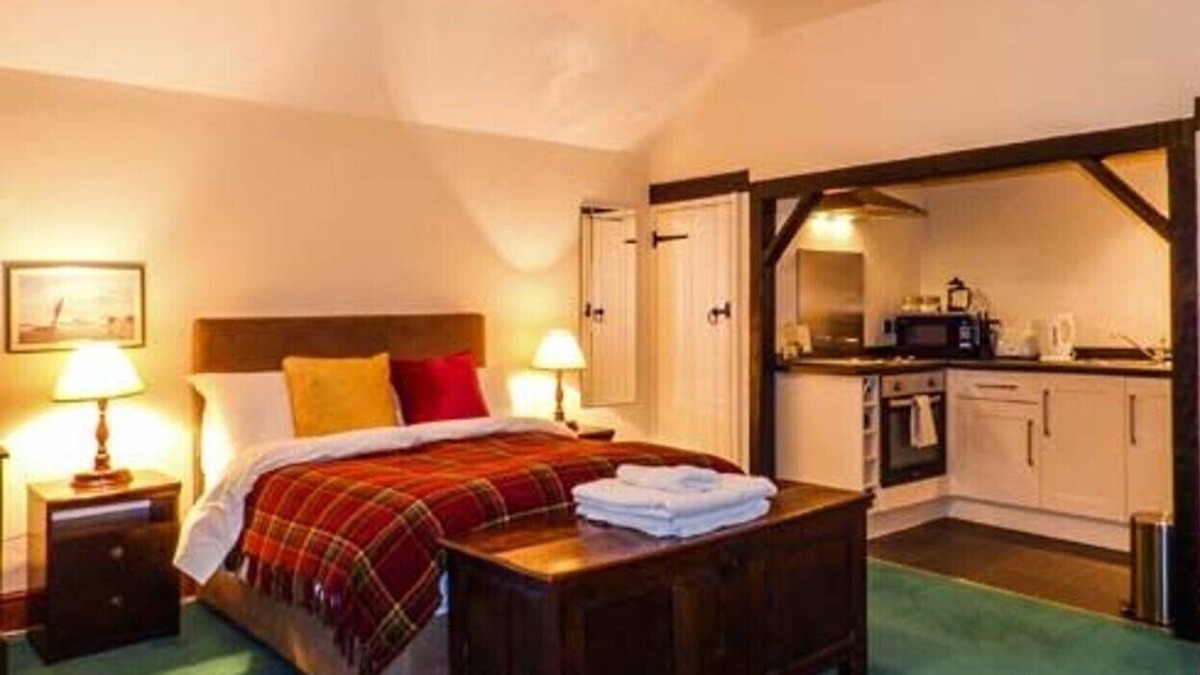 Hinton Cottage | Collection of cottages set in acres of beautiful gardens for multi family stays.