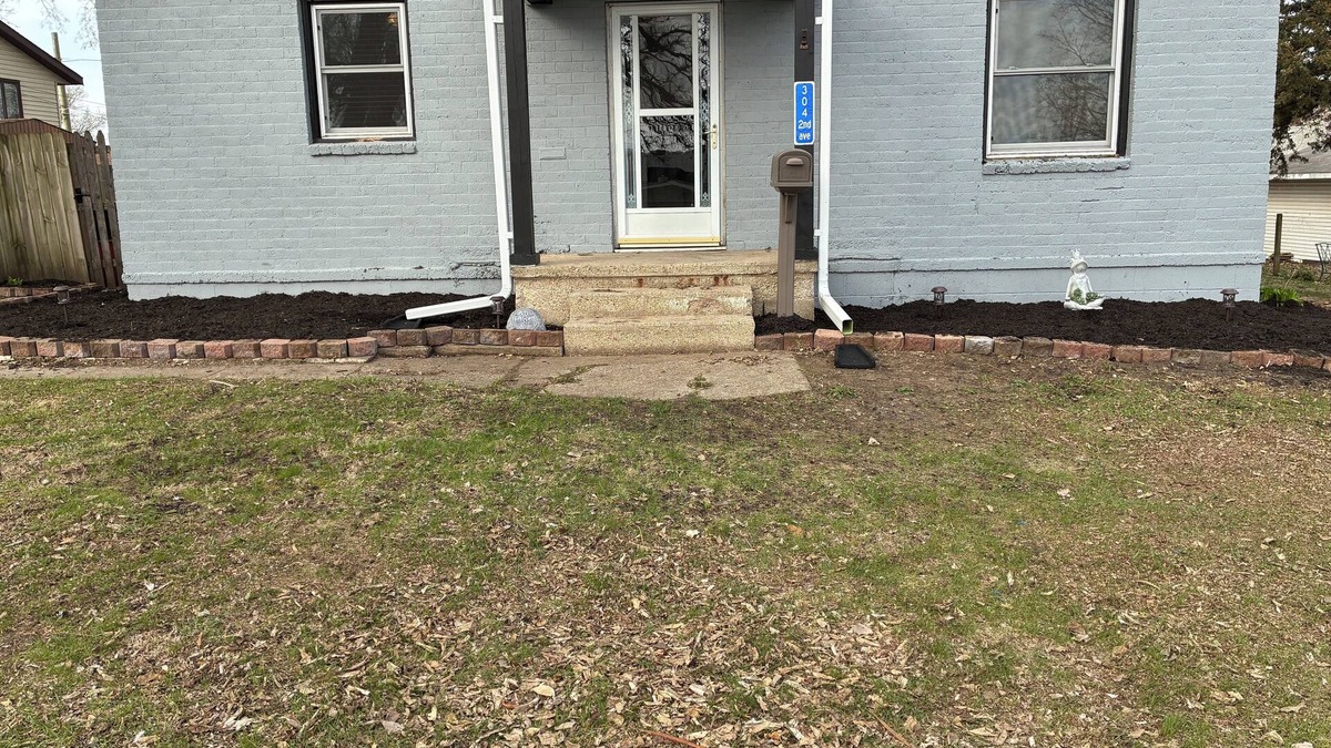Galt House | Colleens 2-bedroom house in Rock Falls with AC, WiFi.
