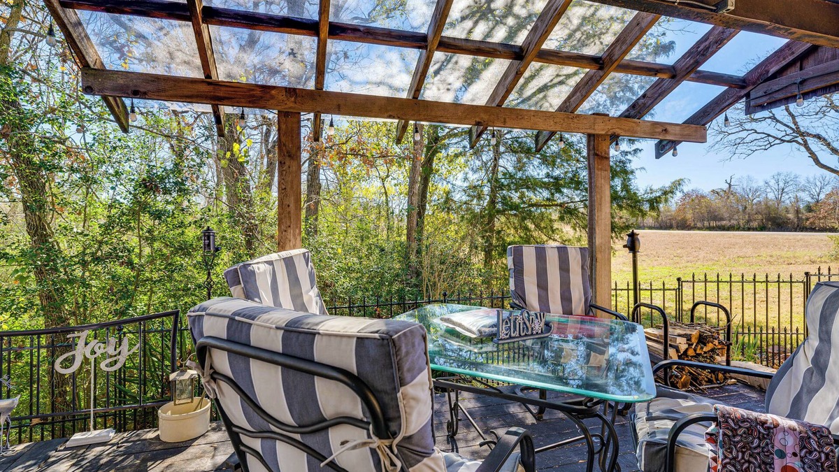 Wellborn House | College Station Getaway w/Hot Tub & Courtyard!