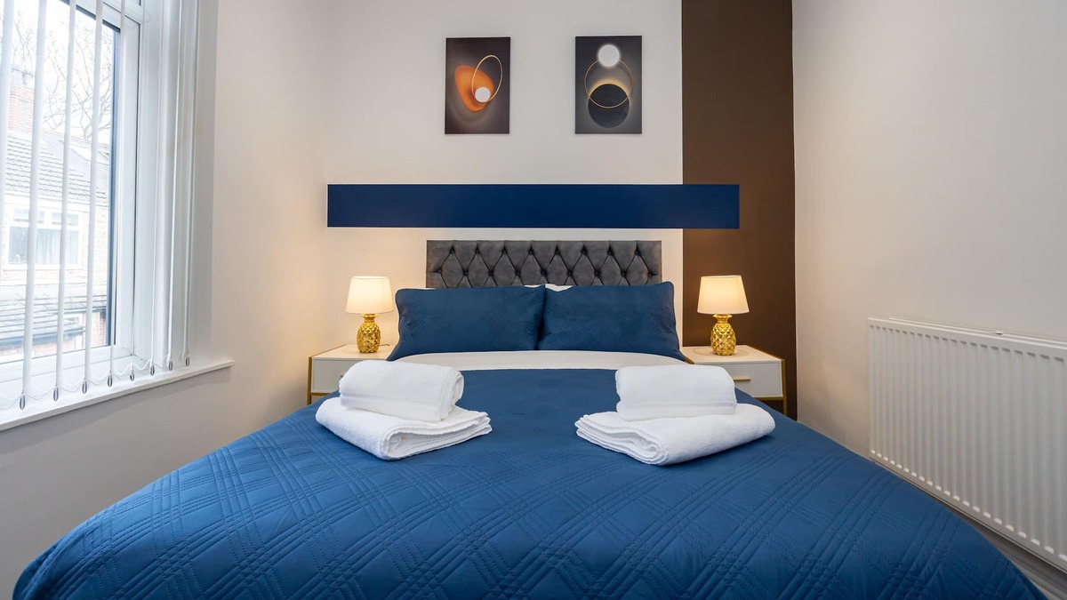 Chorlton-cum-Hardy House | CollegeHouse-FREEParking&HighSpeedWIFI-Modern-Cosy