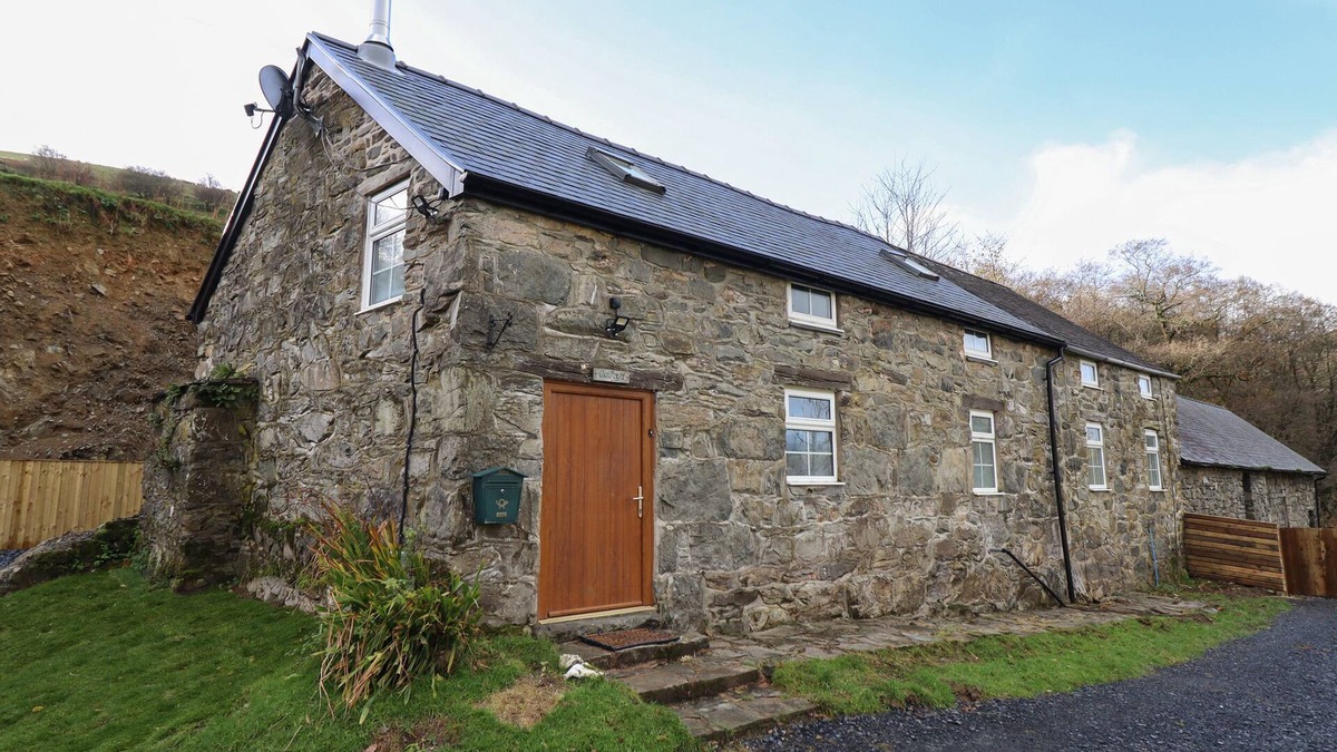 Machynlleth House | COLLFRYN, pet friendly, character holiday cottage in Mallwyd