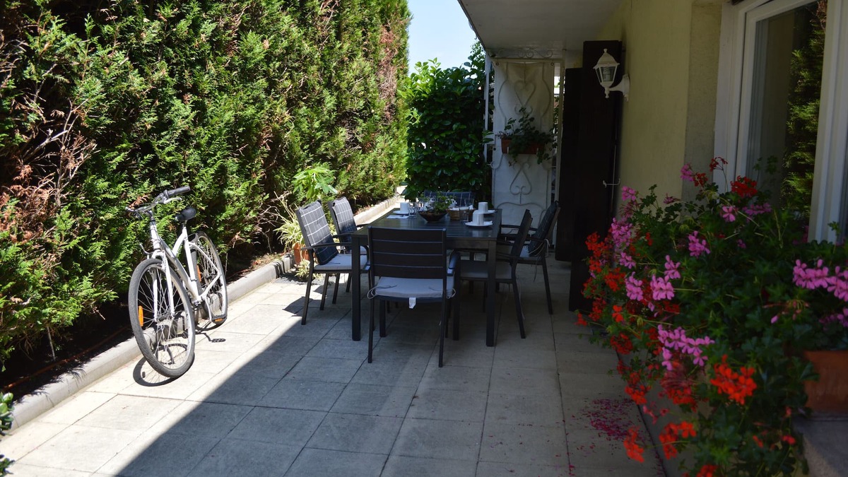 Colmar Apartment | Colmar small garden of the semm 6 to 10 people, parking 4 private cars and iron