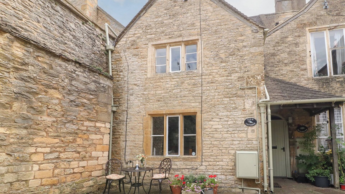 Stow-on-the-Wold Cottage | COLN COTTAGE, pet friendly in Stow-On-The-Wold