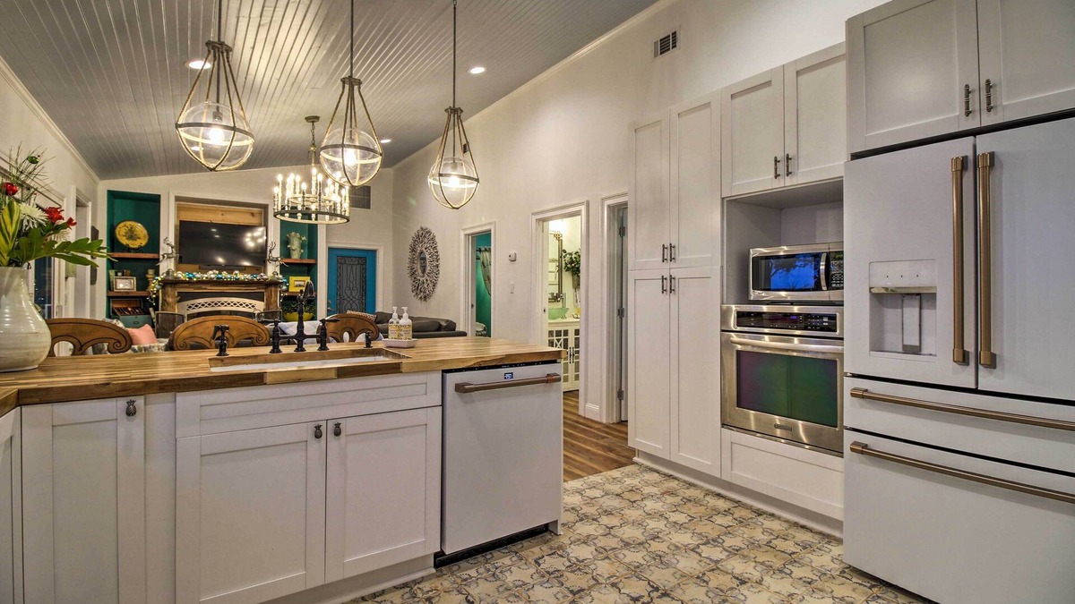 Midway House | Colonels Island Haven: Panoramic Water Views
