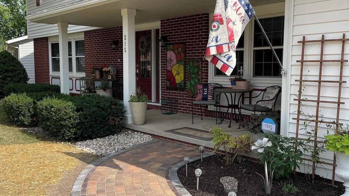 Waupun House | Colonial Home on Quiet Cul-de-sac/30 min from EAA/75 min from Lambeau