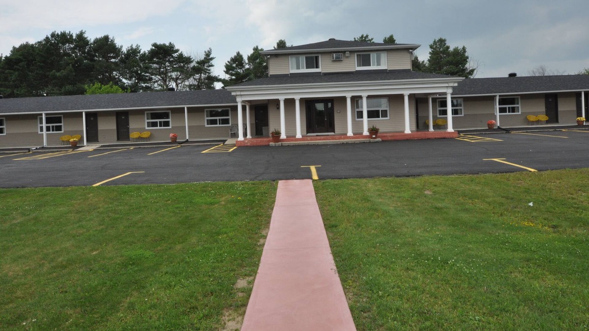 Tay Valley Hotel | Colonial House Motor Inn