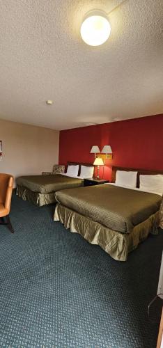 Dyersville Hotel | Colonial Inn