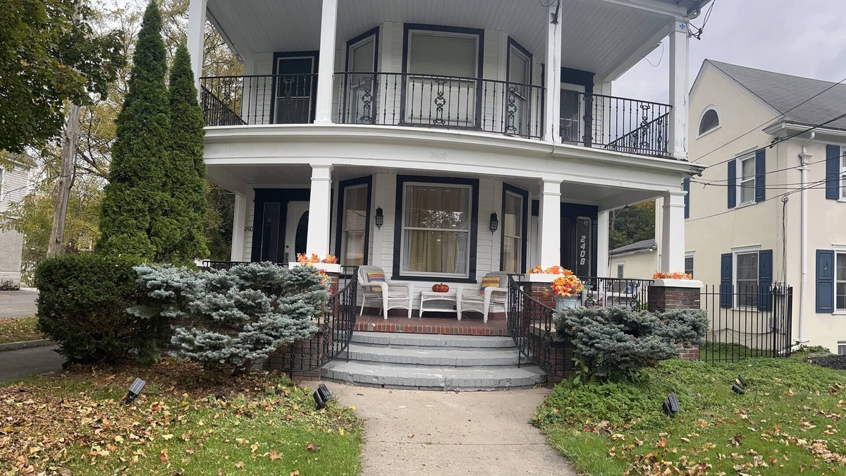 Utica House | Colonial Oasis of Peace 5 Guest