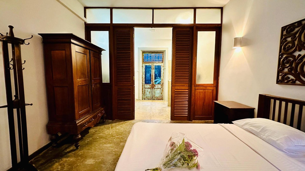 Thalawatugoda Villa | Colonial Retreat Villa is a luxury villa located within 11km of Colombo.
