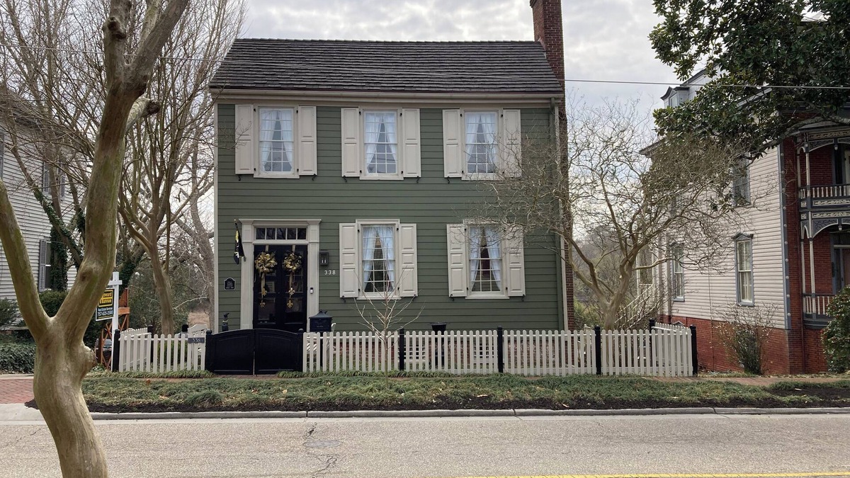 Smithfield Apartment | Colonial Smithfield Apartment- close to Williamsburg, VA beach, & more