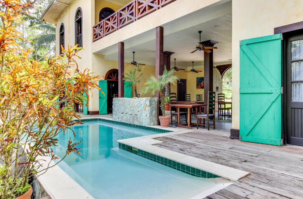 Bullet Tree Falls Apartment | Colonial Suite @ Mahogany Hall