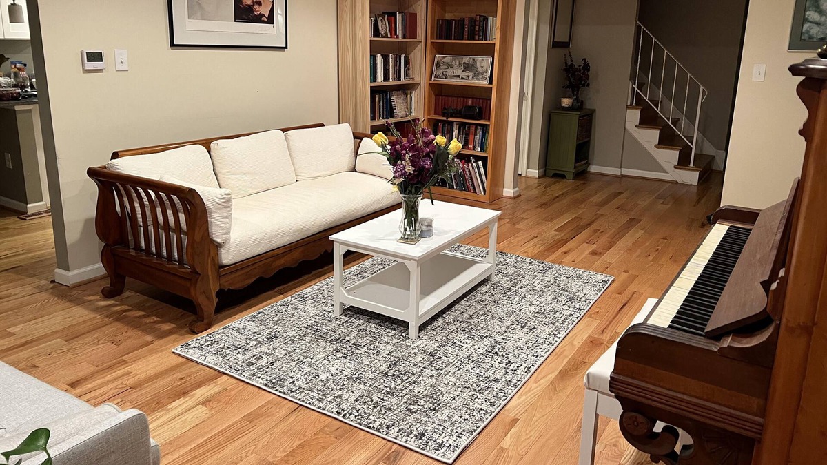 Gaithersburg House | Colonial with full kitchen and patio and 10 min. to metro to D.C.