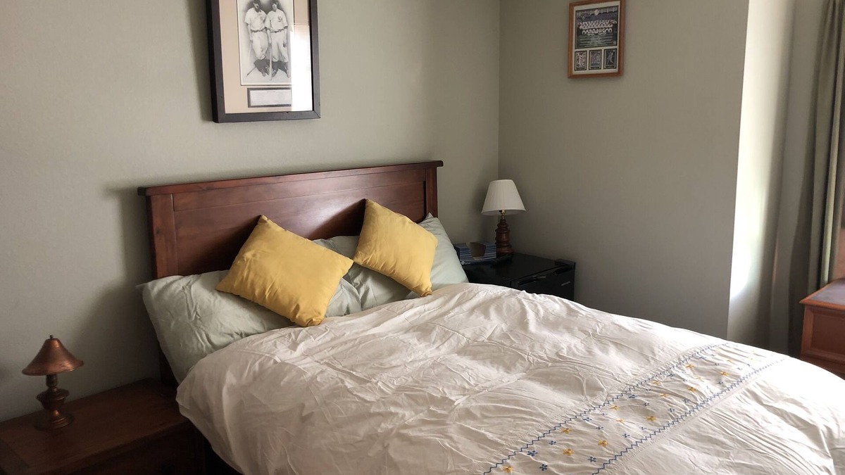 Cottonwood House | Colorado Guest Room