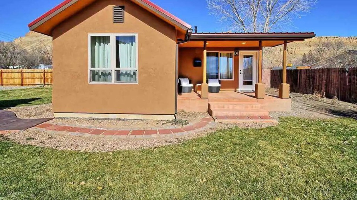 Palisade House | Colorado River B&B: riverside casita in Palisade