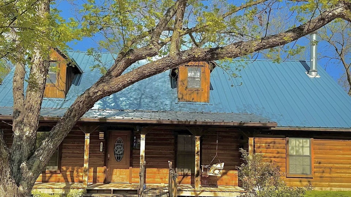 San Saba Cabin | Colorado River Cabin ~ San Saba/Bend~ pool & sauna near Colorado Bend State Park