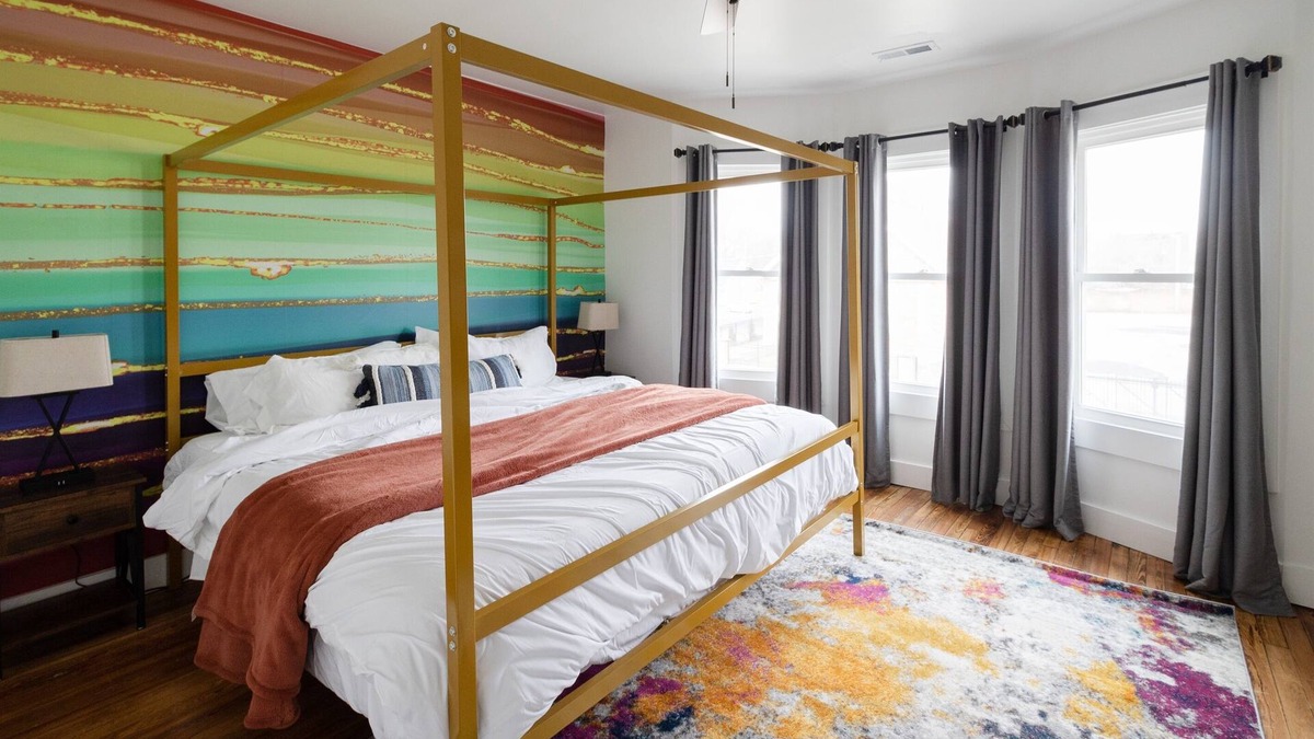 Hough House | Colorful 4 BR in the Heart of University Circle!