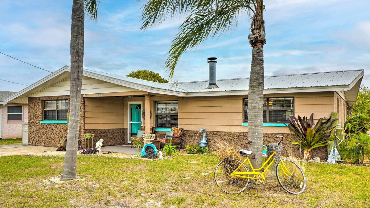 Sea Ranch House | Colorful Hudson Home on Canal w/ Boat Dock!