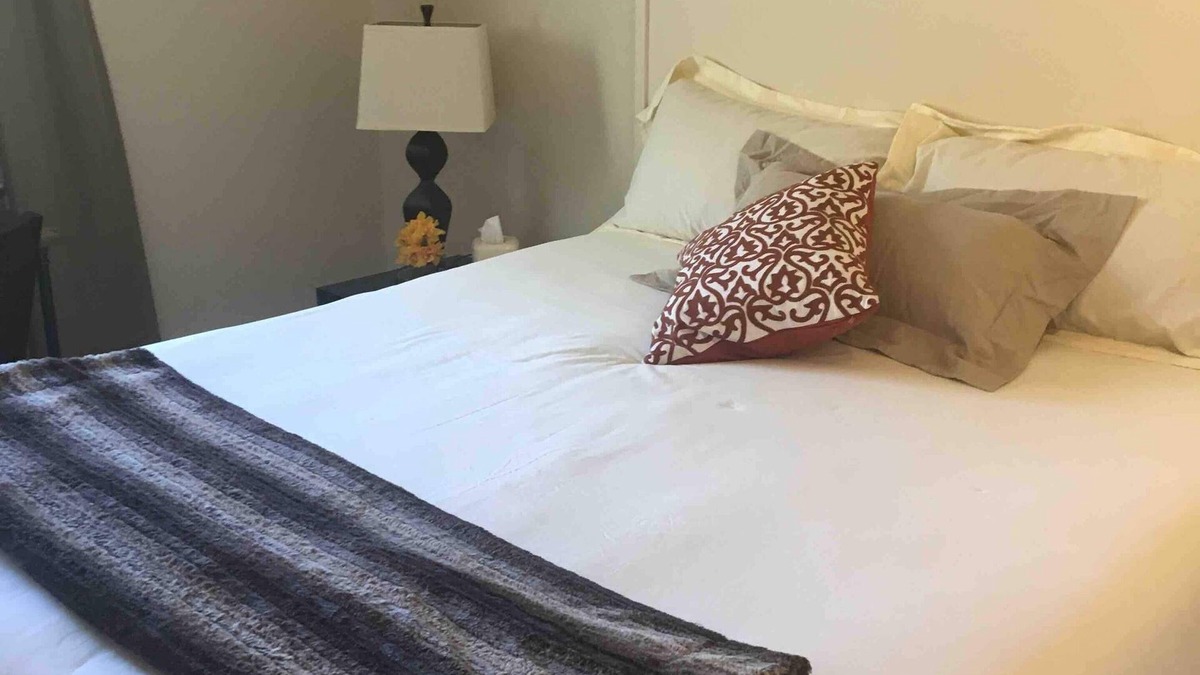 Arvada Plaza Area Condo | Colorful Quaint 2BR Colorado Condo / included Continental Breakfast!❤
