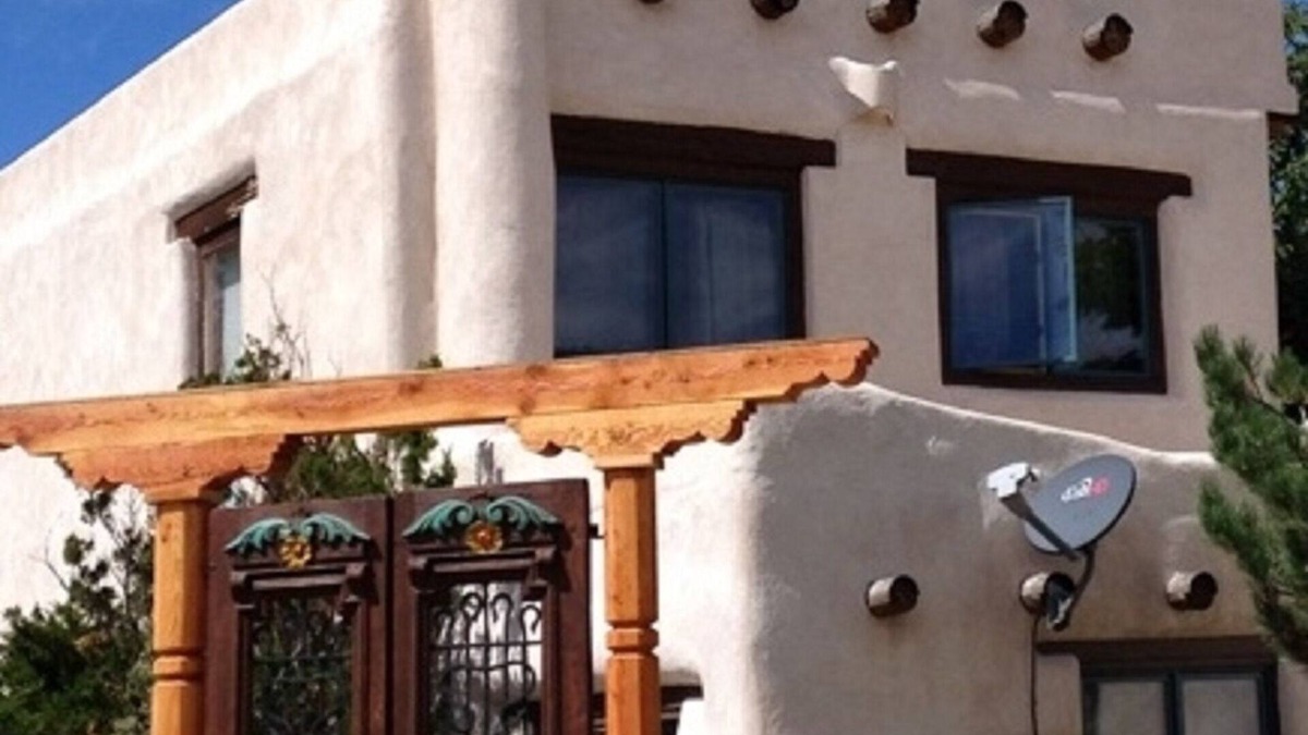 El Prado House | Colorfully & Uniquely Taos
