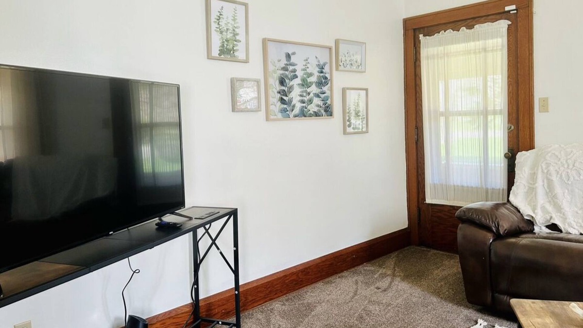 Dover House | Columbia Getaway. Large home for family fun.