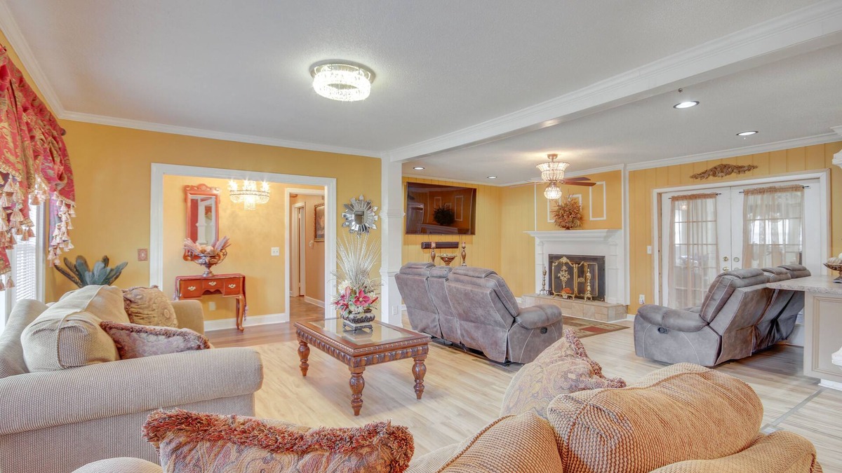 Dentsville House | Columbia Home Rental w/Hot Tub: 9 Mi to UofSC!