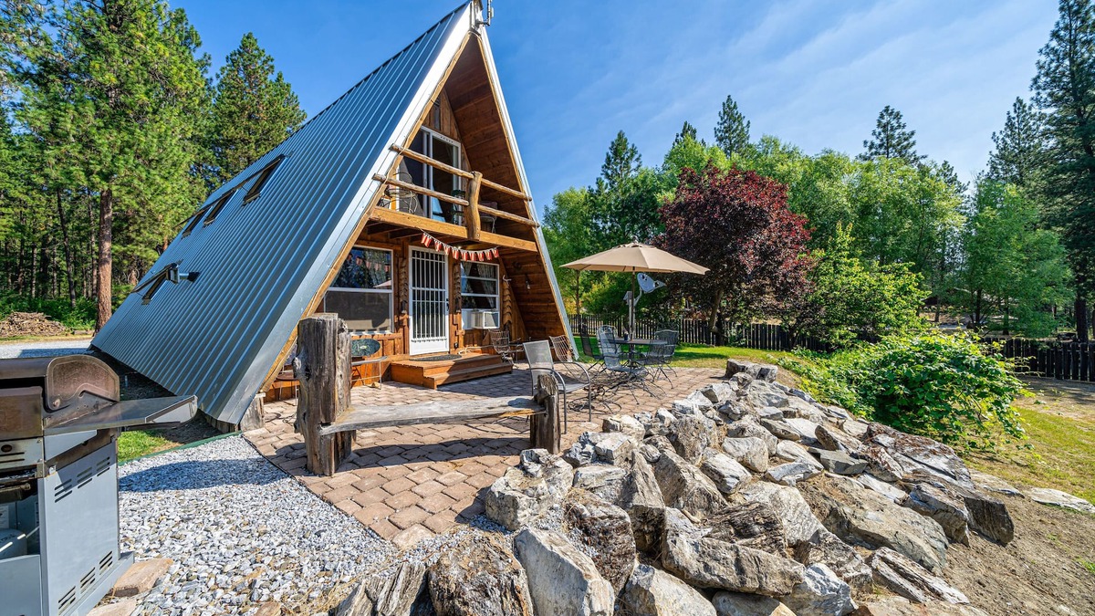 Northport Cabin | Columbia Riverside Lodge, Private Dock Access, Outdoor Mountain Paradise