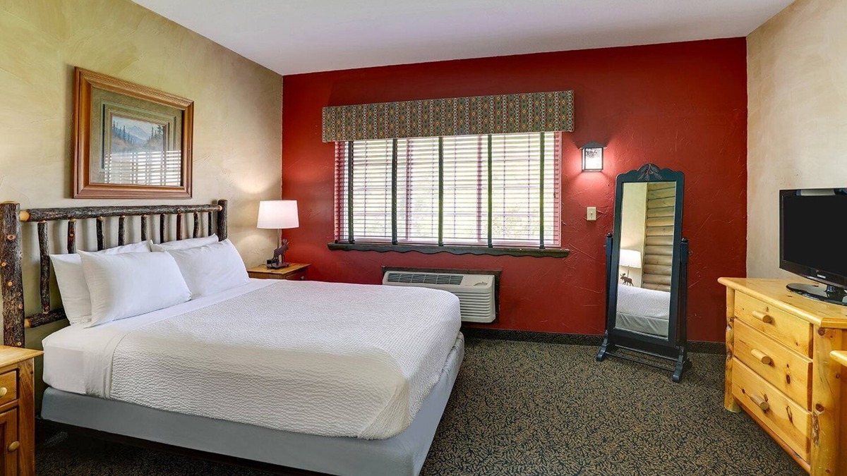 Columbia Hotel | Columbia's Rustic Haven w/Lodge-Themed Rooms & On-site Bar | 2 Units