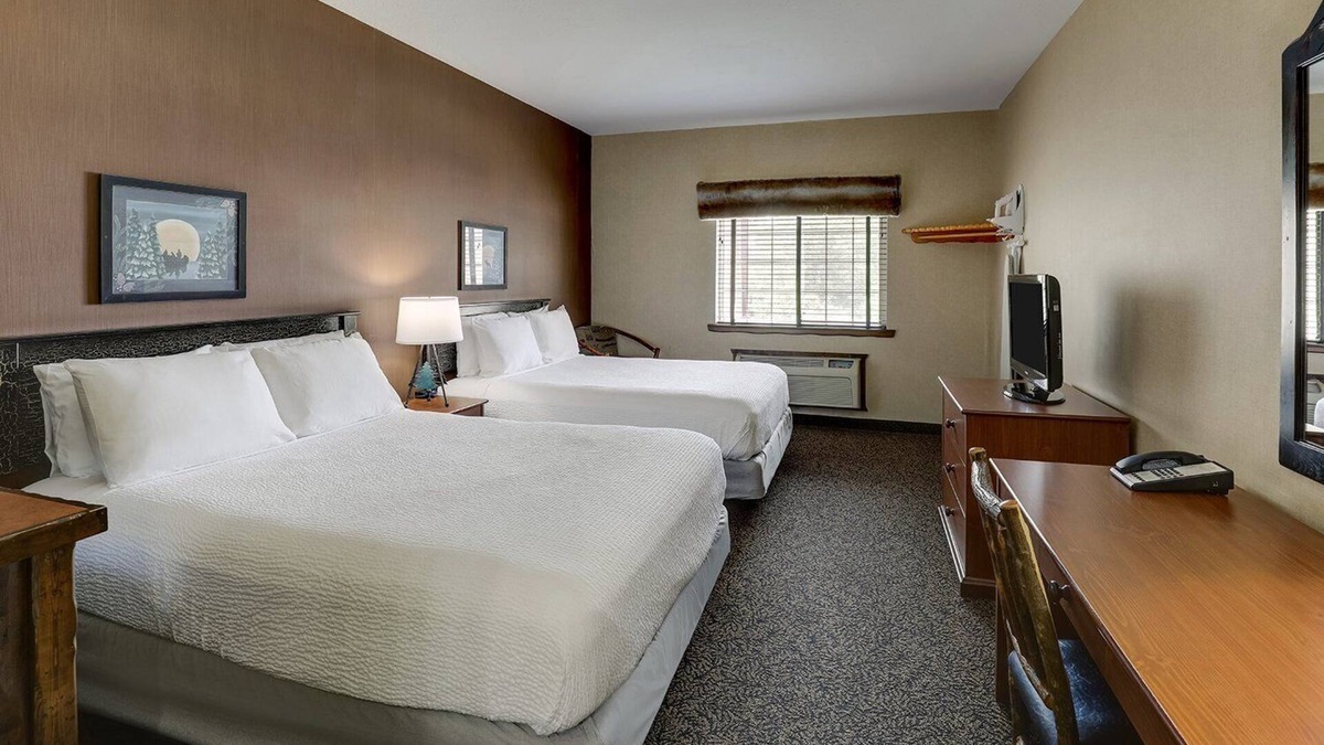 Columbia Hotel | Columbia's Welcoming Retreat with Rustic-Themed Rooms & Heated Pools
