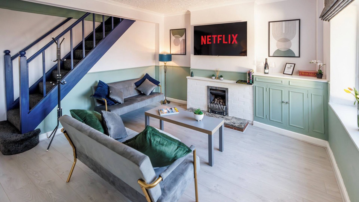 Sutton-in-Ashfield House | Columbia - Sleeps 5, WiFi, Parking, Netflix, Near Peak District
