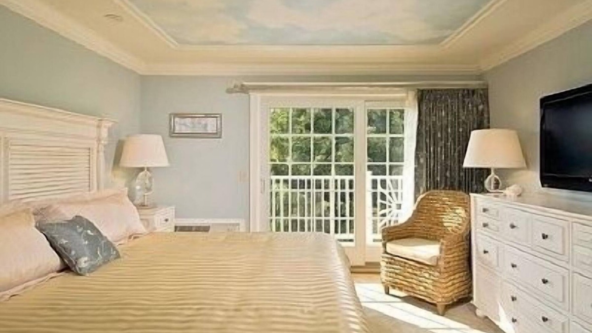 Hyannis Condo | Columbus Day Weekend Special! 1050.00 plus VRBO fee-FINS UP!" Family Resort!
