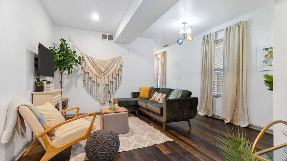 Pendleton Heights Apartment | Columbus Park Duo - Lower 1 Bed Close to River Market and Downtown!