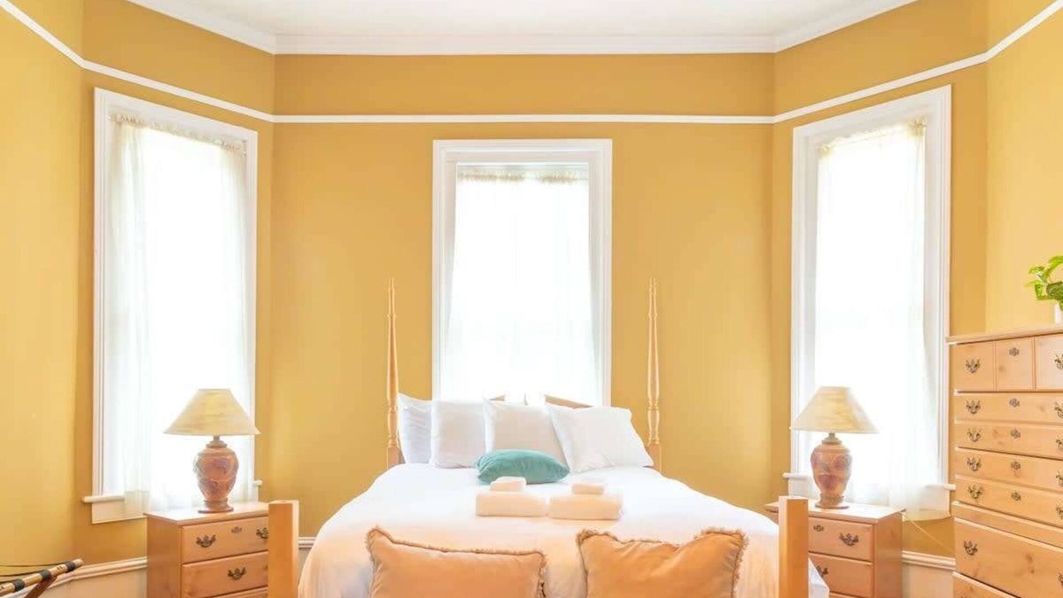 Columbus House | Columbus's Luxurious Mansion! Stay at Goldfinch
