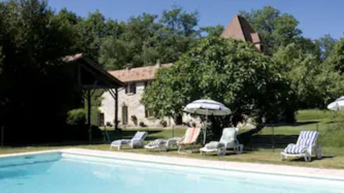 St-Pardoux-et-Vielvic House | Coly de bessède.peace and quiet in the heart of nature, swimming pool, air-conditioned rooms.
